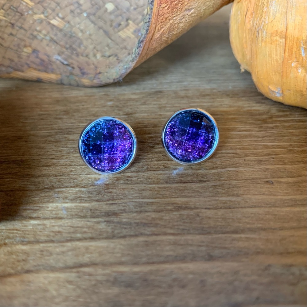 Beautiful purple stud earrings, NWT, handmade